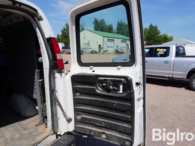 2004-chevrolet-express-1500-image-13