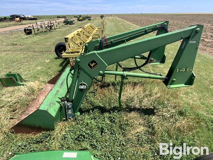 john-deere-146-image-8