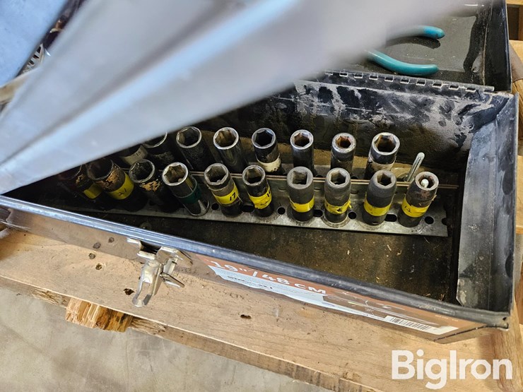 pallet-of-misc.-tools,-parts,-&-fasteners-image-9