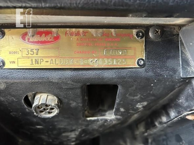 1997-peterbilt-357-image-39