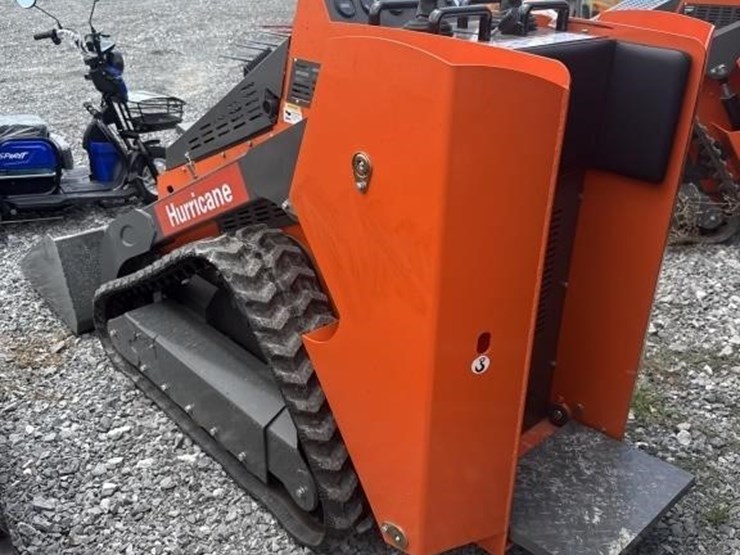 hurricane-mini-skid-steer-loader-image-2
