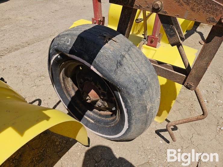 3-pt-hooded-row-crop-sprayer-image-19