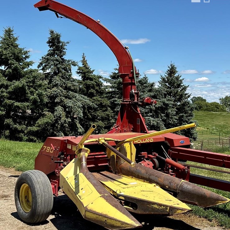 NEW HOLLAND 790