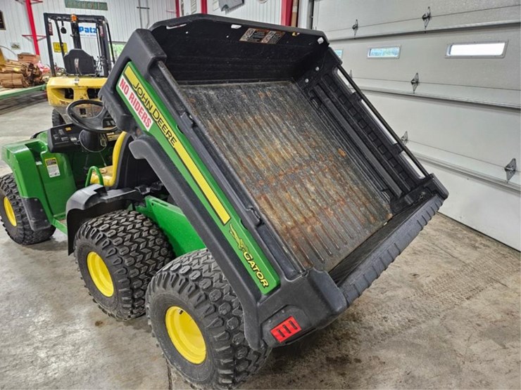 2014-john-deere-gator-image-12