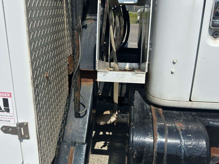 2001-international-4700-image-17