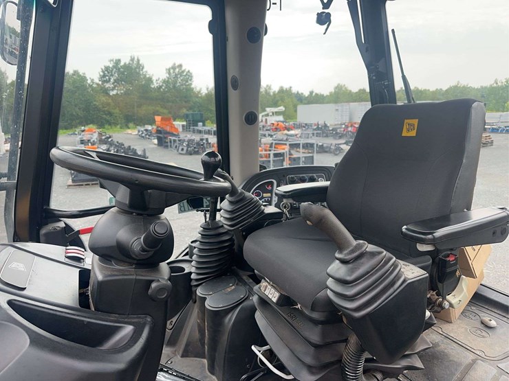2015-jcb-3cx-image-21