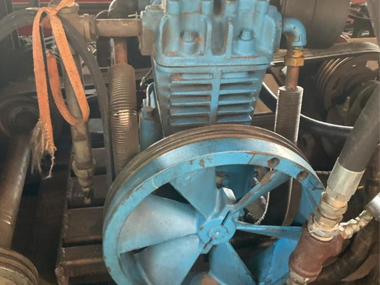 #121-•-quincy-323-air-compressor-image-4
