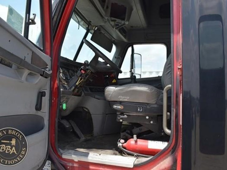 1997-freightliner-century-120-image-53