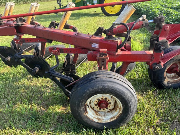 #1425-•-ih-720-4x-auto-reset-plow-image-8