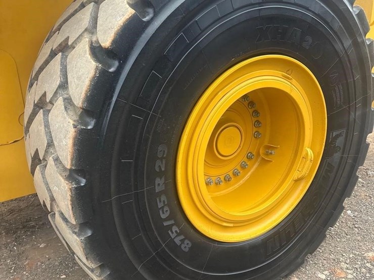 2020-deere-844l-image-30