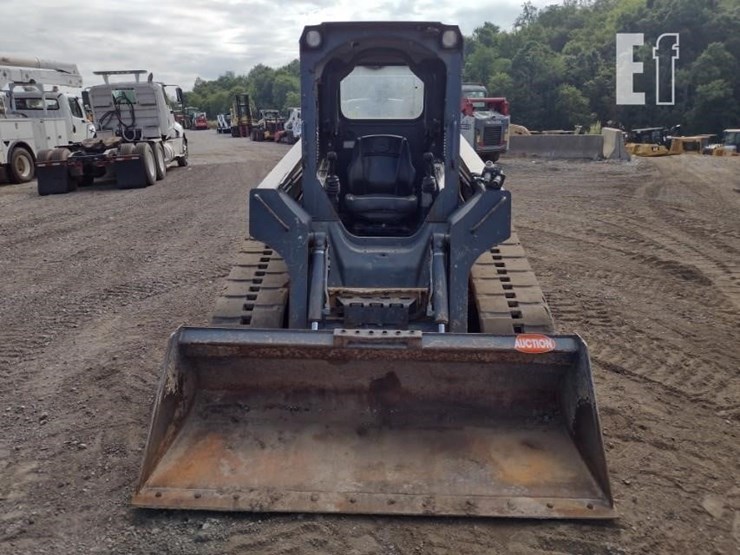 deere-323d-image-2