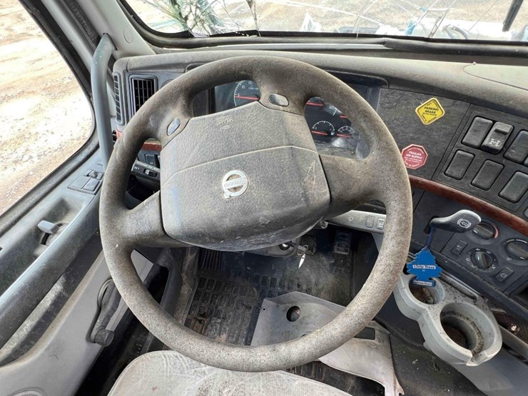 2007-volvo-vnl-truck-tractor-image-17