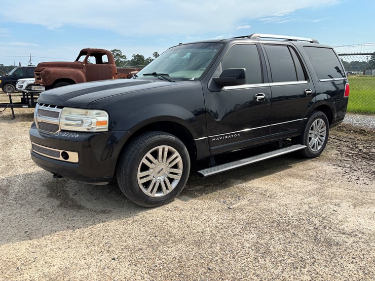 2009-lincoln-navigator-image-1