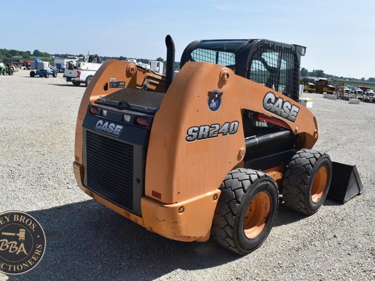 2016-case-sr240-image-18
