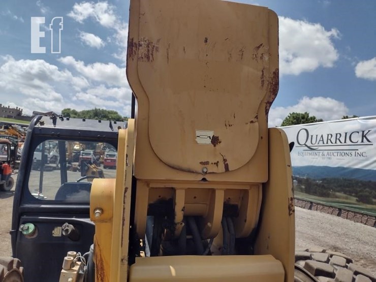 2017-caterpillar-tl1055d-image-24
