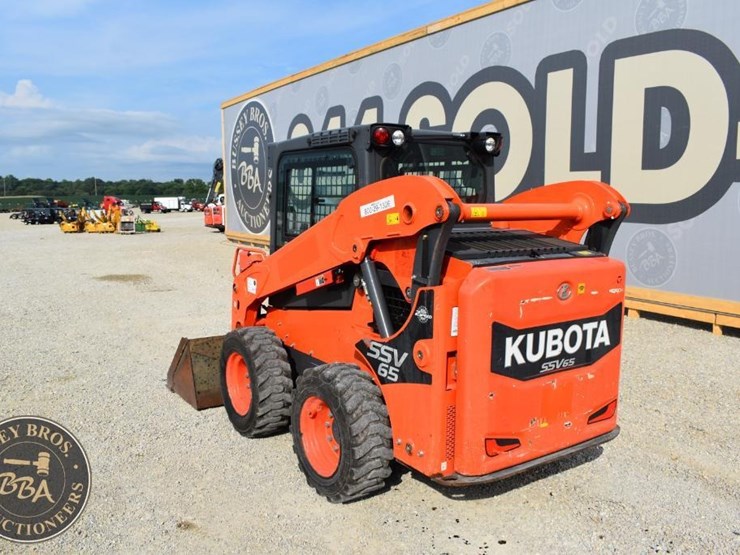 2020-kubota-ssv65-image-13
