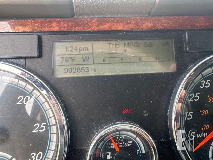 2015-freightliner-cascadia-125-image-28