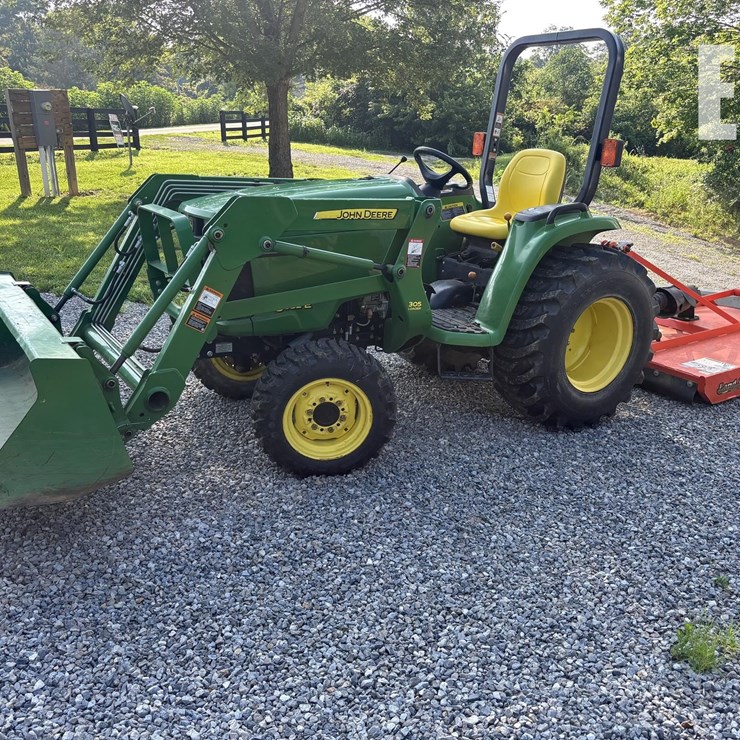 JOHN DEERE 3032E
