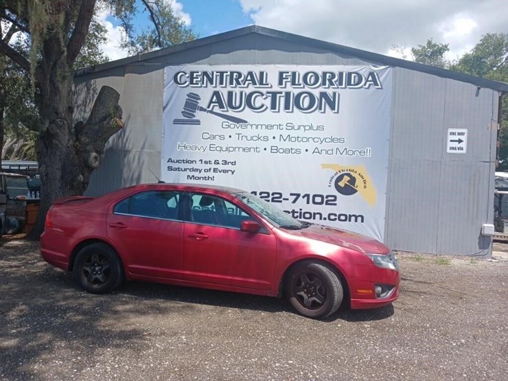 2011-ford-fusion-runs/moves-se-image-1