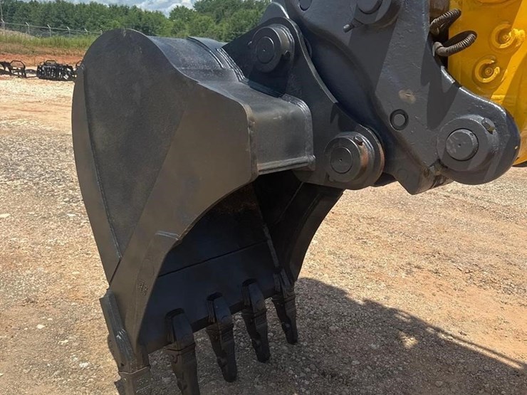 2021-komatsu-pc210-lc-11-image-10