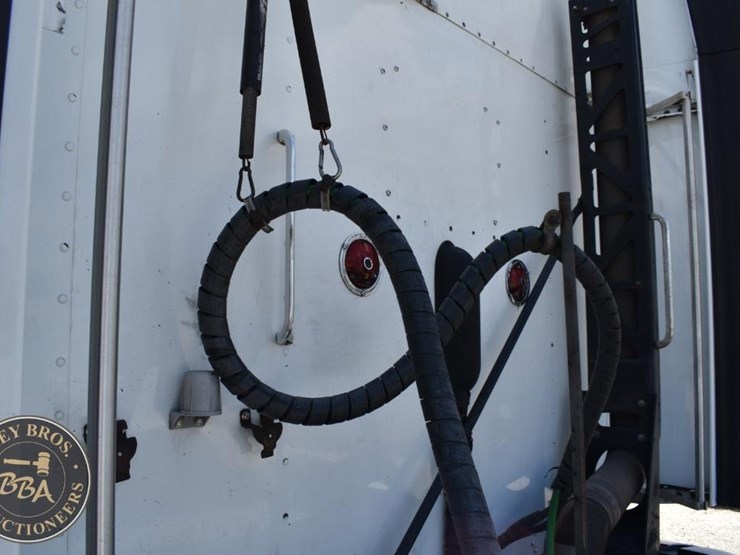 2011-kenworth-t660-image-56