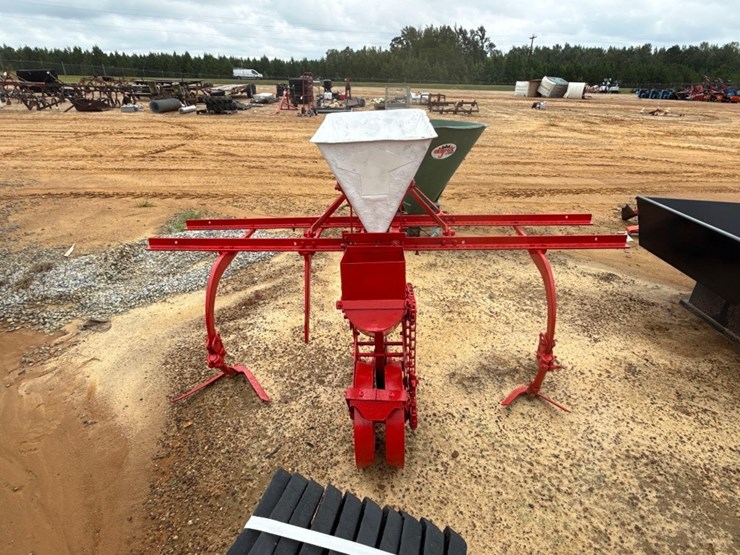 111---tp---46-single-row-planter-image-5