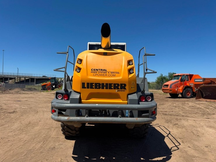 2021-liebherr-l556-image-4