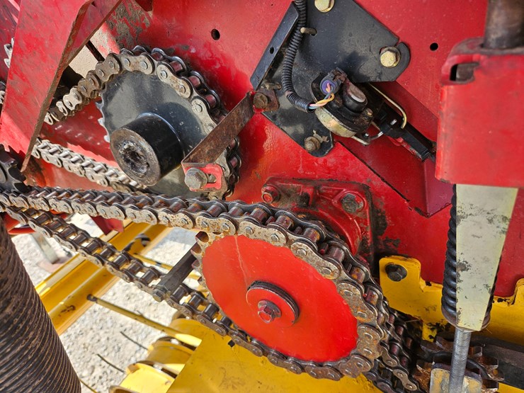 2015-new-holland-460-image-17