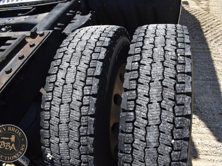 2011-kenworth-t660-image-34