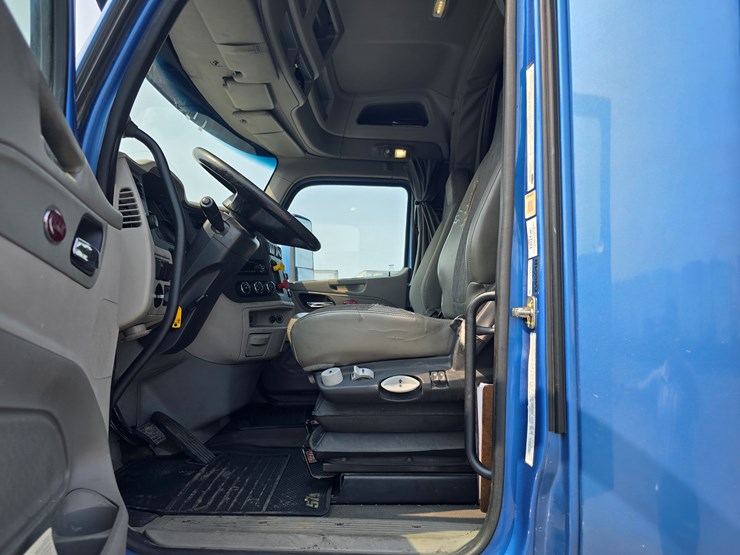 2019-peterbilt-579-image-74