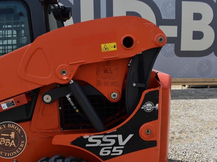 2020-kubota-ssv65-image-26