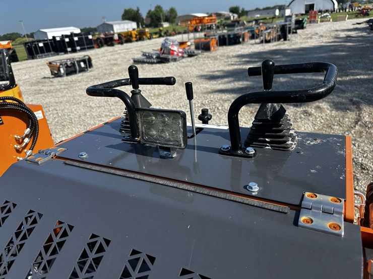 mini-skid-steer-image-3