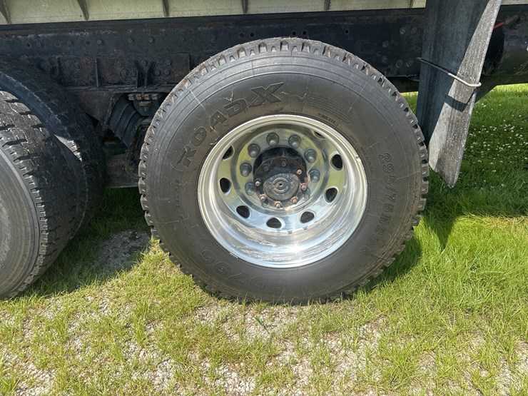 2003-freightliner-fl80-image-17
