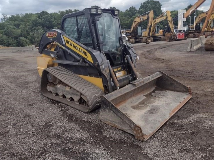 new-holland-c237-image-40
