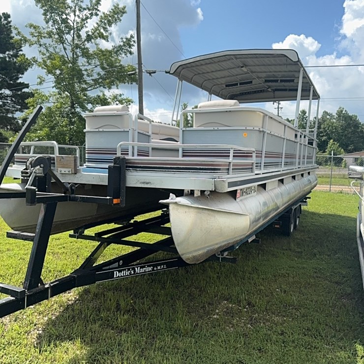 28 Foot Pontoon Boat