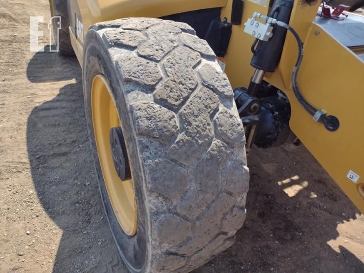 2019-caterpillar-tl1055d-image-21