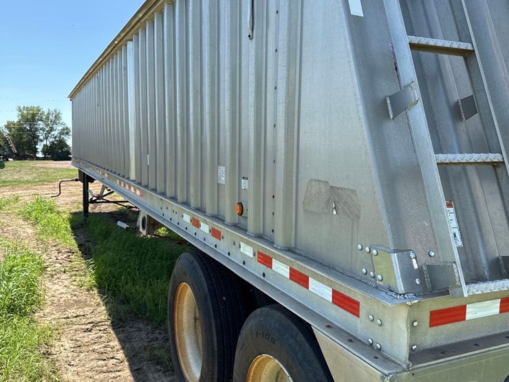 2009-dakota-aluminum-40ft-grain-trailer-image-8