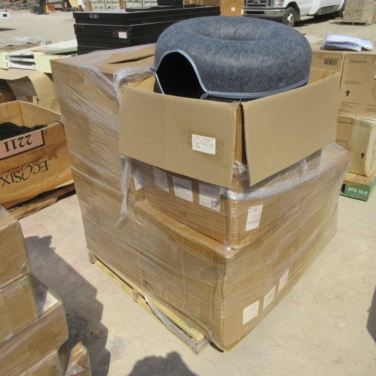 Lot Of Approx (14) Pet Tunnel/Beds