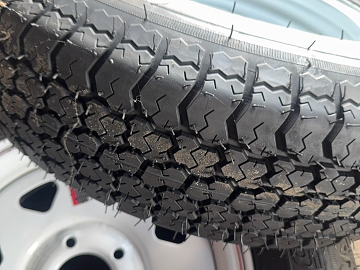 pair-of-trailer-tires-205/75/d15-image-4