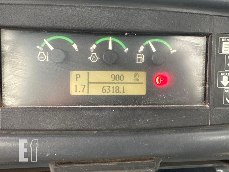 2013-deere-650k-lgp-image-32
