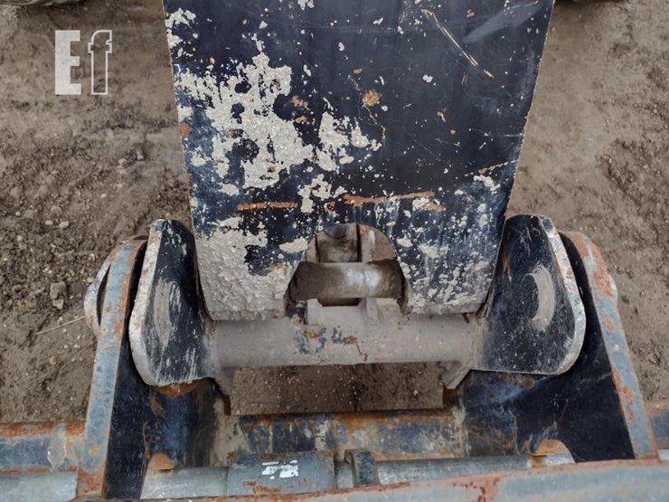 2015-caterpillar-tl943c-image-15