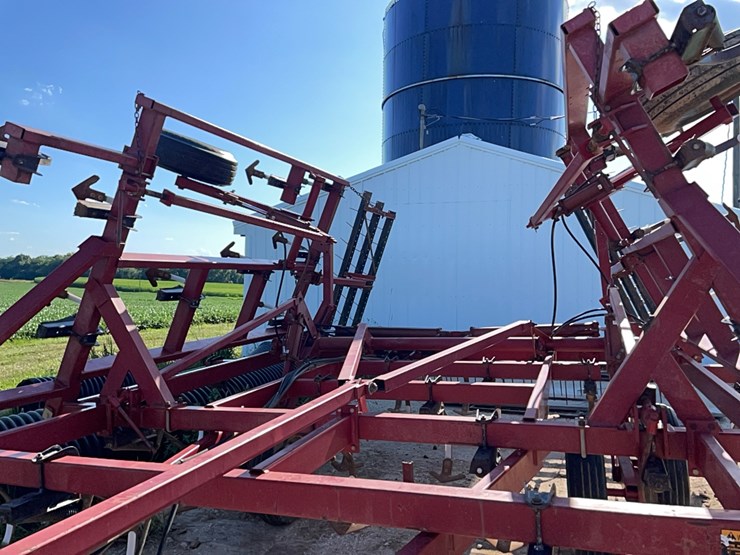 cih-4800-field-cultivator-image-4