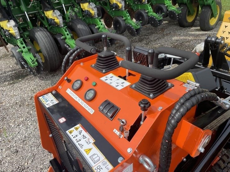 new-mms-skid-steer-loader-image-6