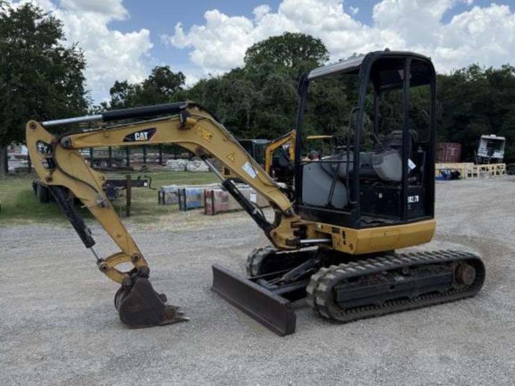 caterpillar-302.7d-image-1