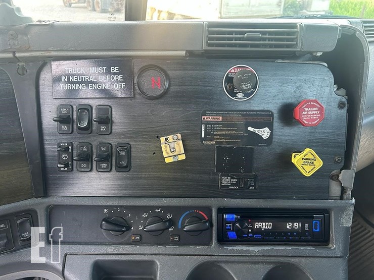 2007-freightliner-columbia-120-image-17