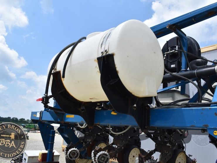 2005-kinze-3600-image-27