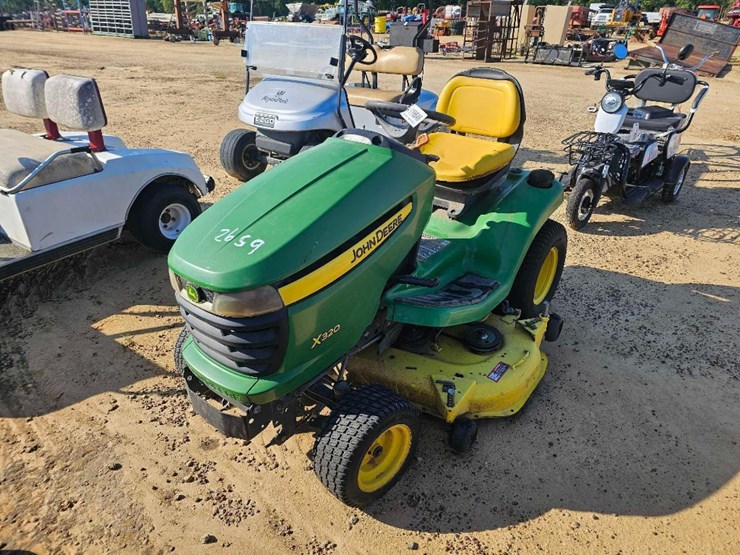john-deere-x320-image-1