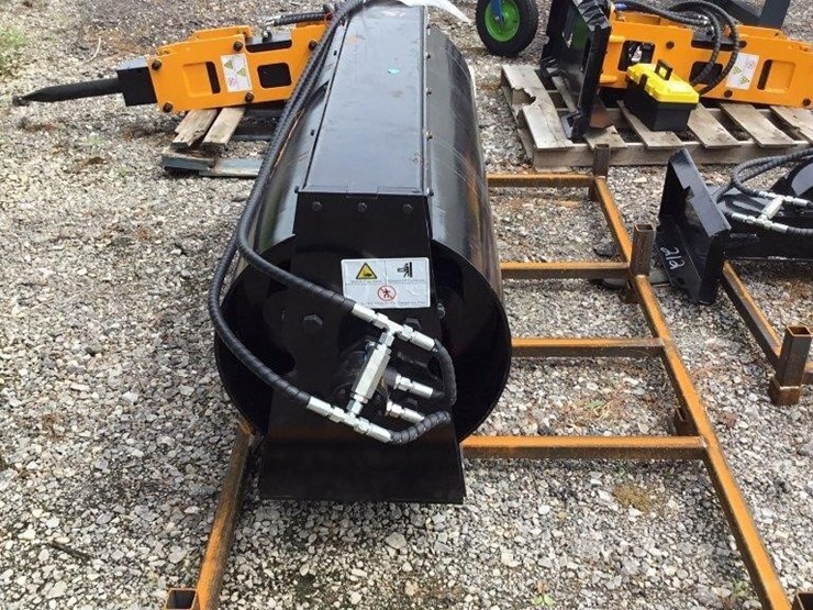 new-giyi-skid-steer-vibratory-roller-image-4