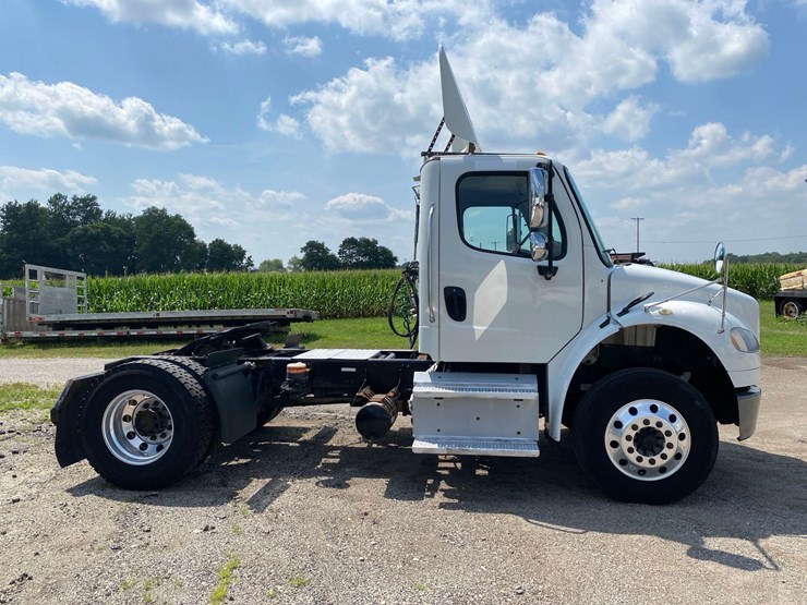 2014-freightliner-m2-image-4