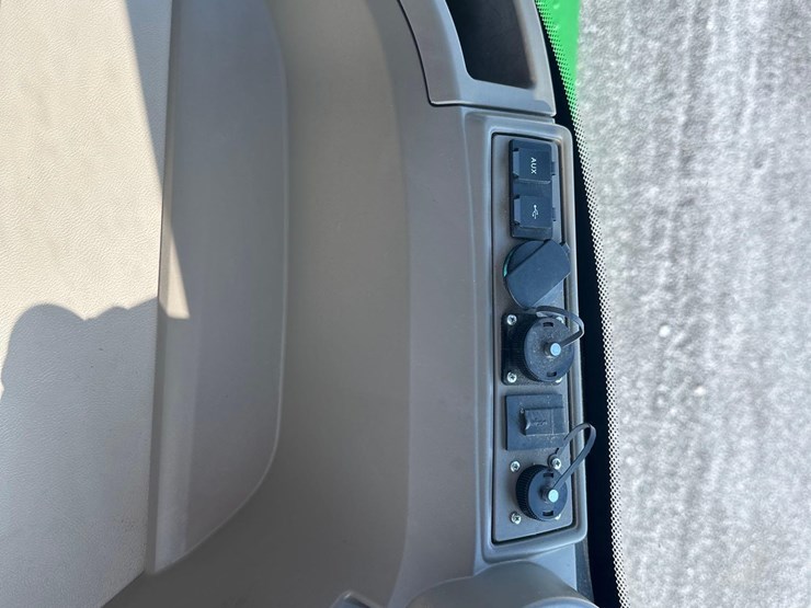 2022-john-deere-9r-390-image-43